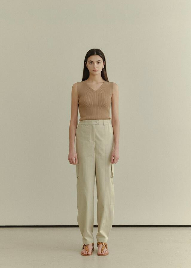ELBORN | Neo V-neck Sleeveless Top (Ivory)