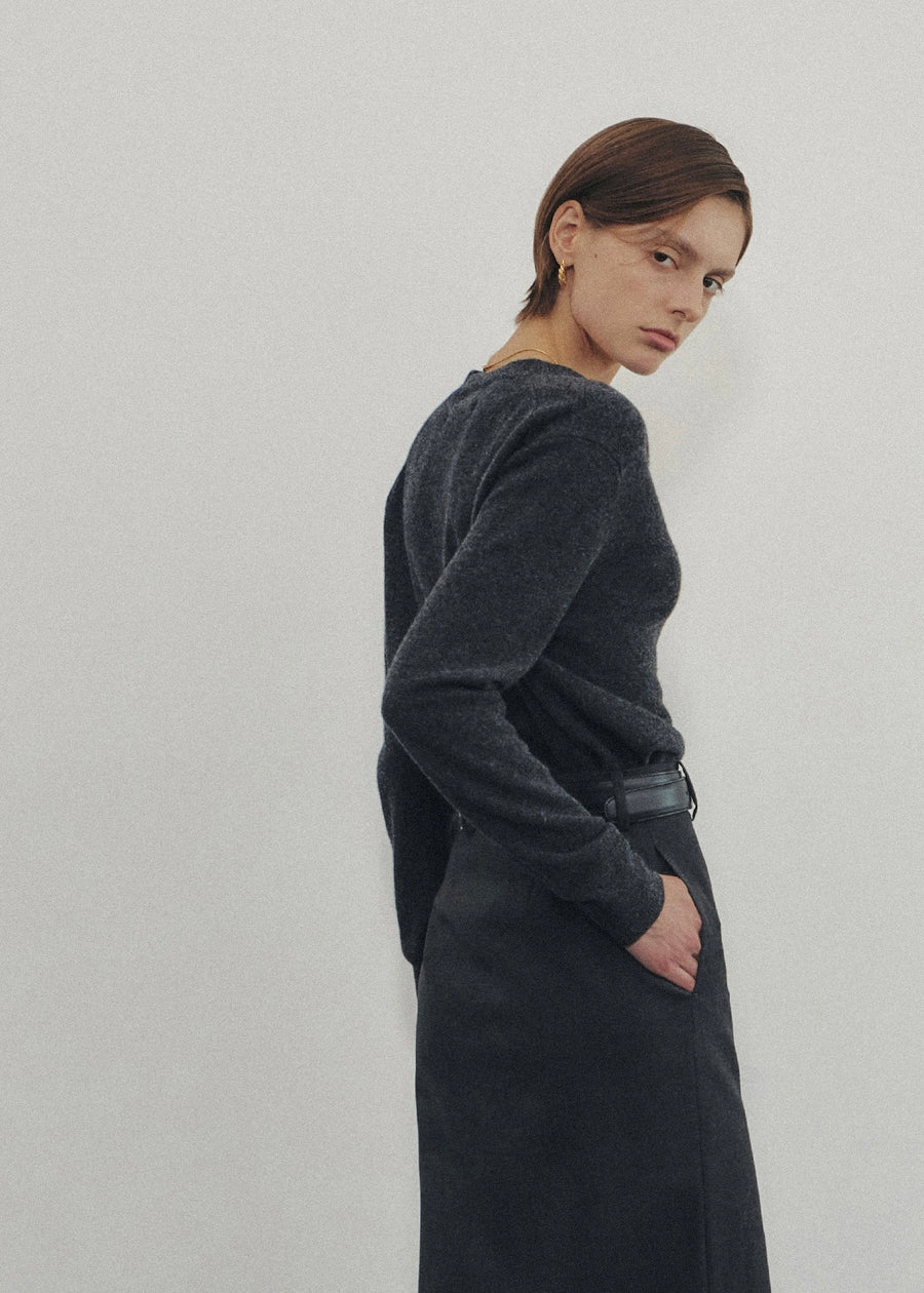 Elborn | Tiana V-neck Knit Top (Charcoal)