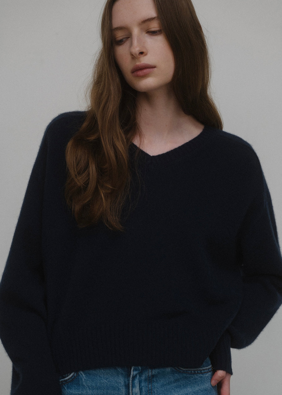 [2ND RE-ORDER] ELBORN | Melrose V-neck Cashmere Knit Top (Navy)