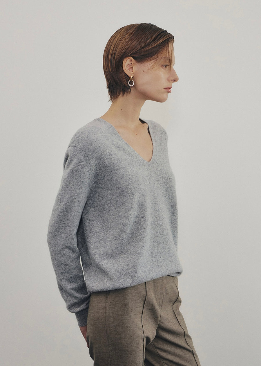 Elborn | Tiana V-neck Knit Top (Light Grey)