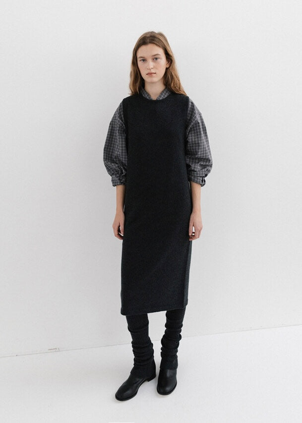 MOIA | Wool Leg Warmer (Charcoal) Expected ship to 12/12/2025