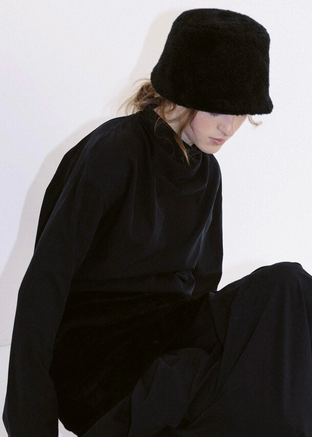 MOIA | Fur Bucket Hat (Black) Expected ship to 12/12/2025