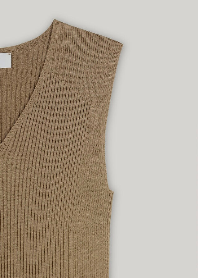 ELBORN | Neo V-neck Sleeveless Top (Ivory)