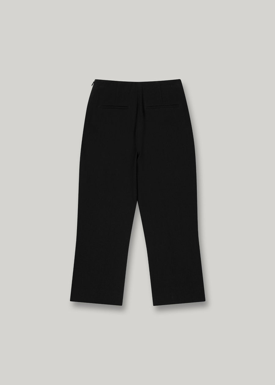 ELBORN | Inev Capri Pants ( Expected ship to 10/10/2025)