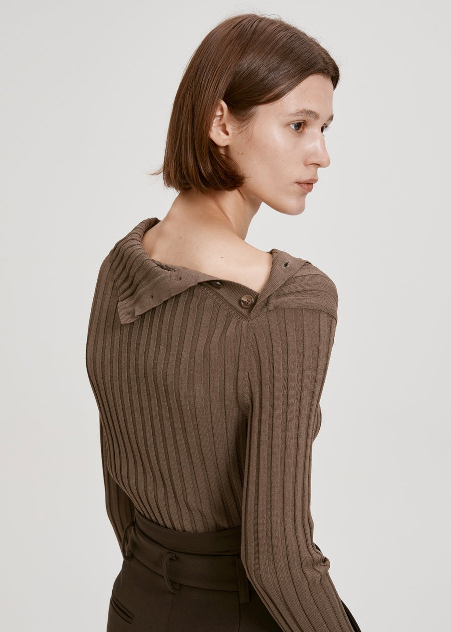 BUTTONED RIBBED TURTLENECK (KHAKI) | RECTO