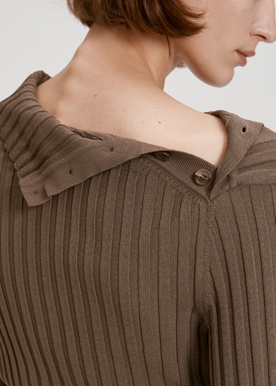 BUTTONED RIBBED TURTLENECK (KHAKI) | RECTO
