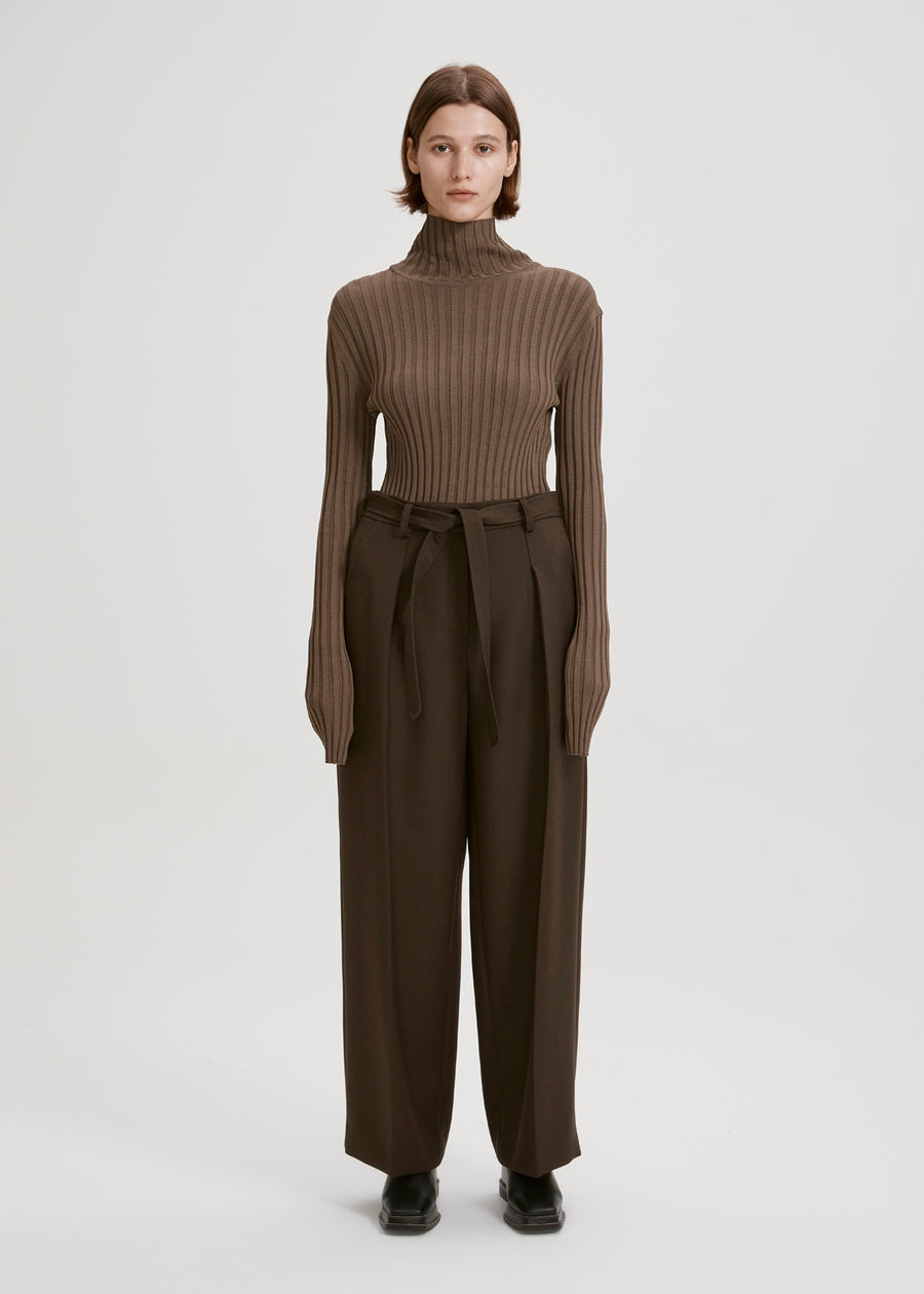 BUTTONED RIBBED TURTLENECK (KHAKI) | RECTO