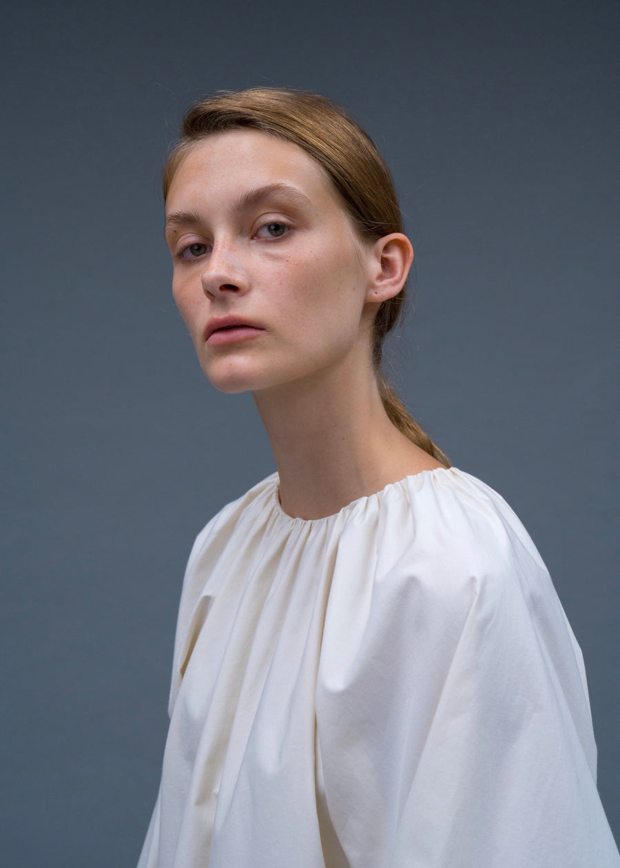 COROLLA GATHERED BLOUSE | L E H A