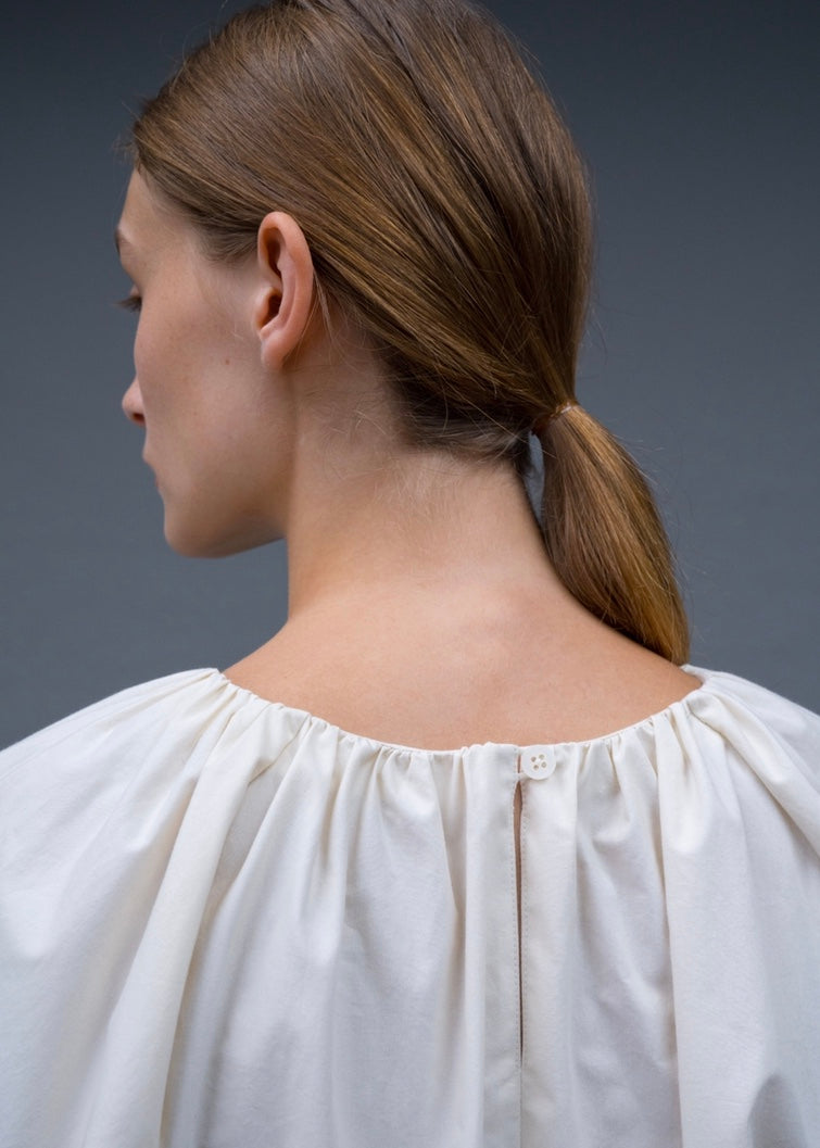 COROLLA GATHERED BLOUSE | L E H A