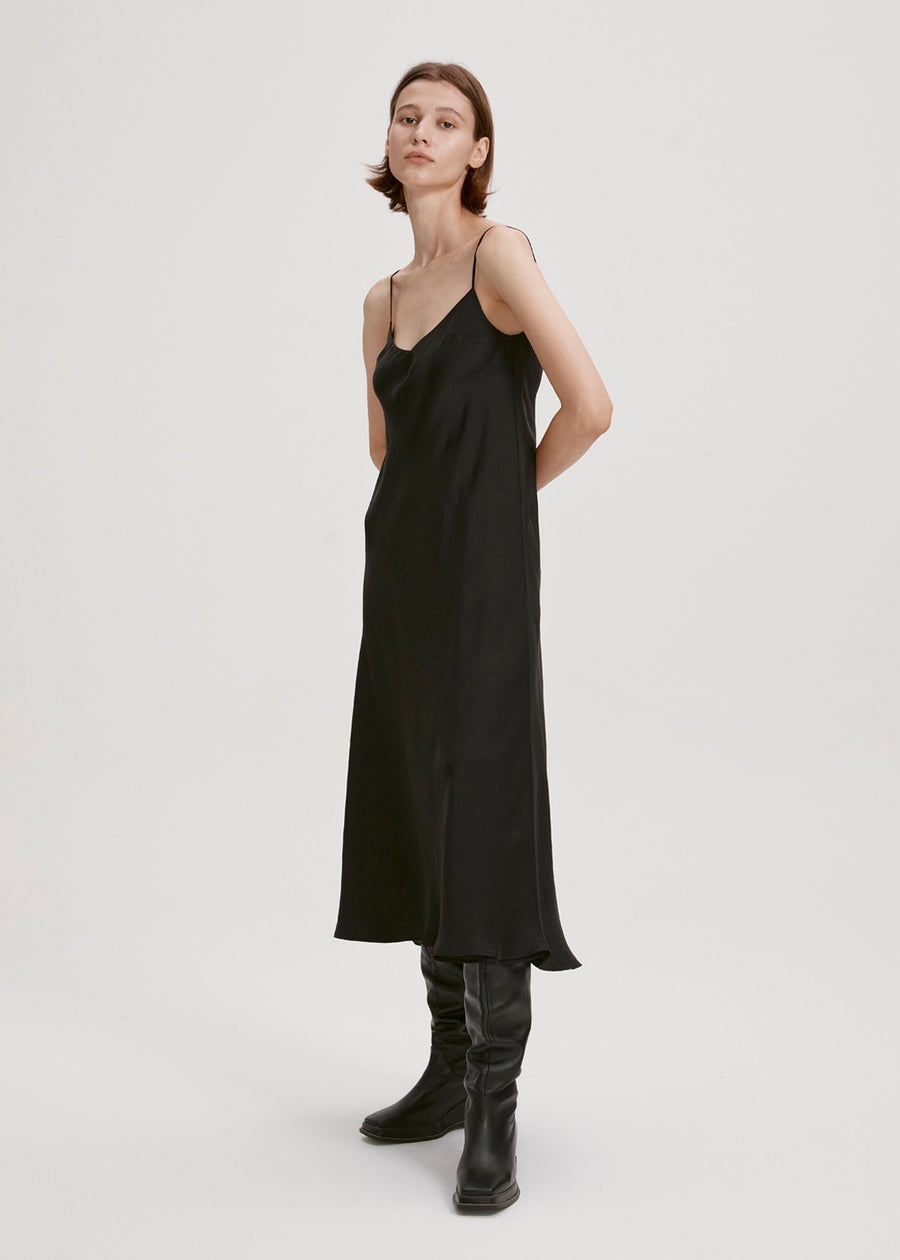 LAYERED PLEATED DRESS (BLACK) | RECTO.