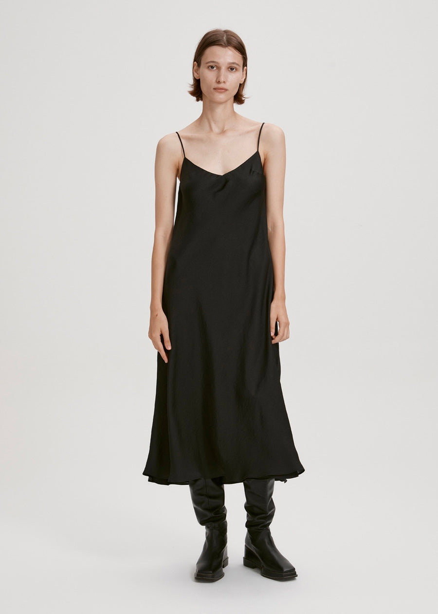 LAYERED PLEATED DRESS (BLACK) | RECTO.
