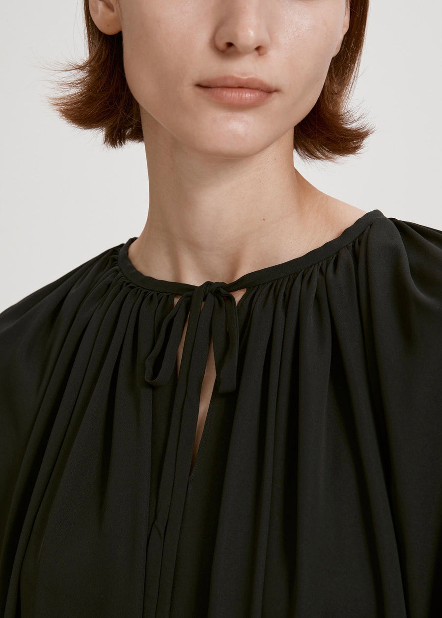 LAYERED PLEATED DRESS (BLACK) | RECTO.