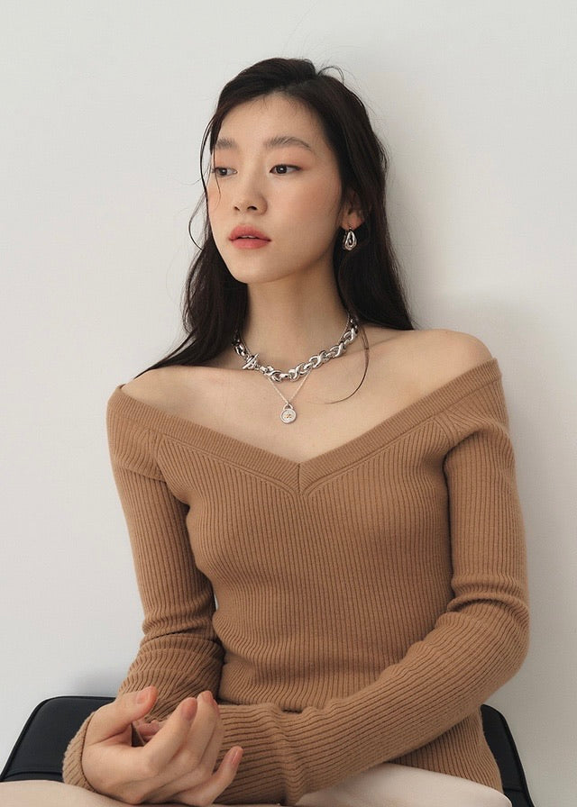 V-Neck knit top