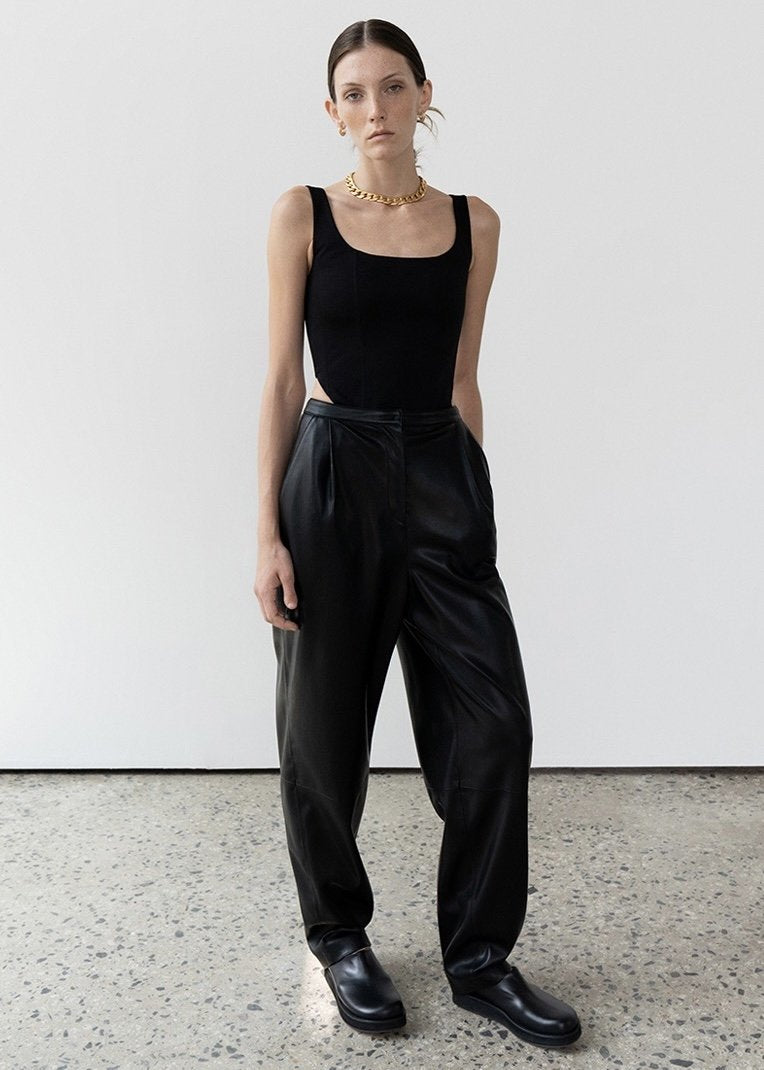 Curved eco leather pants (black)