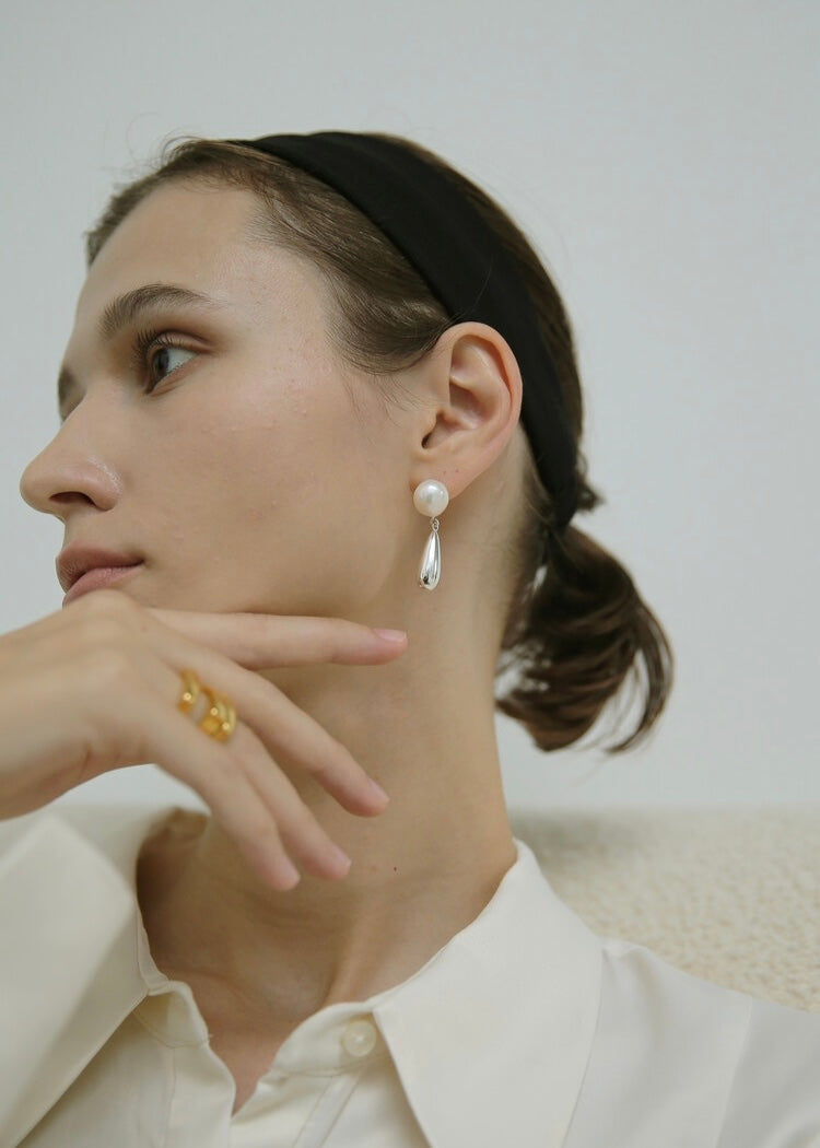 PEARL DROP EARRING
