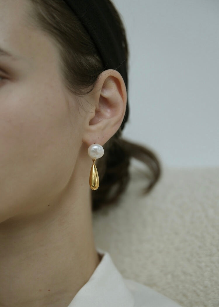PEARL DROP EARRING