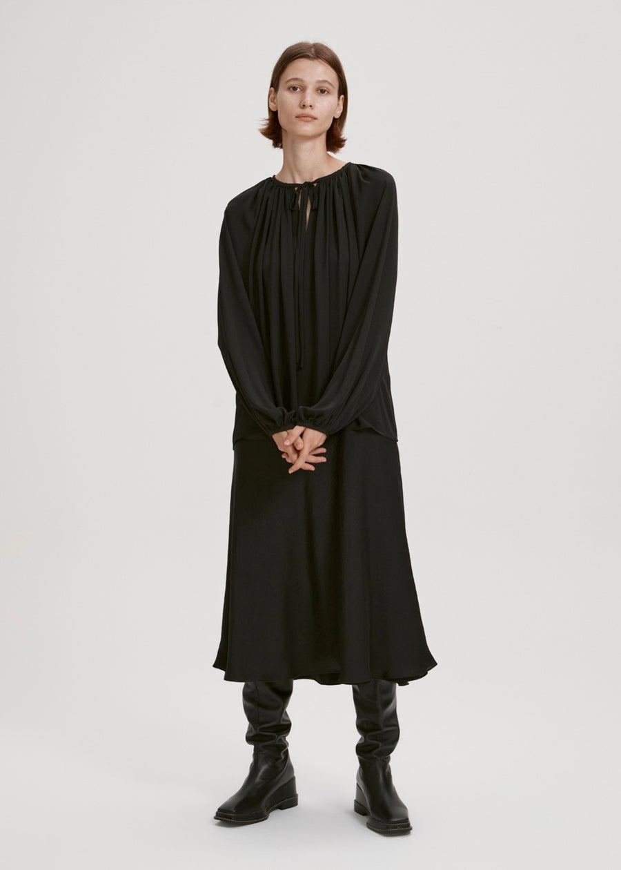 LAYERED PLEATED DRESS (BLACK) | RECTO.