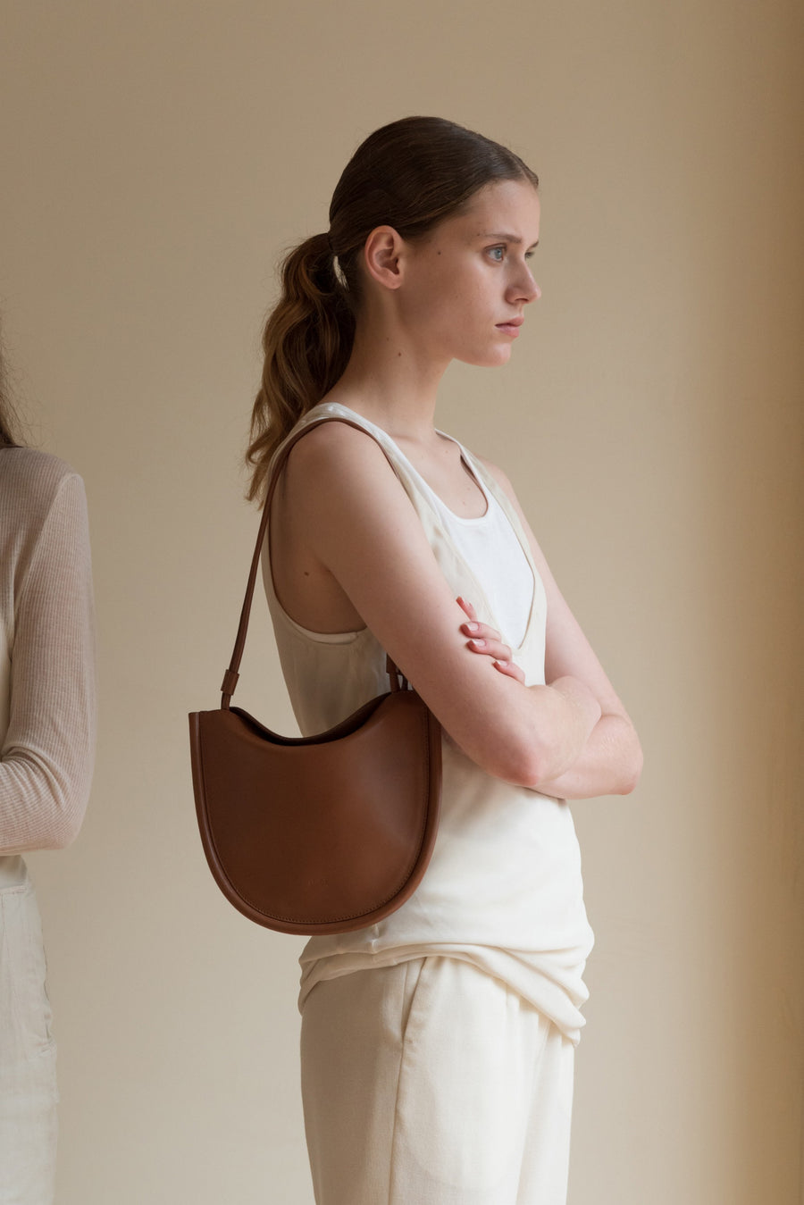 Flat hobo shoulder bag (Beige)