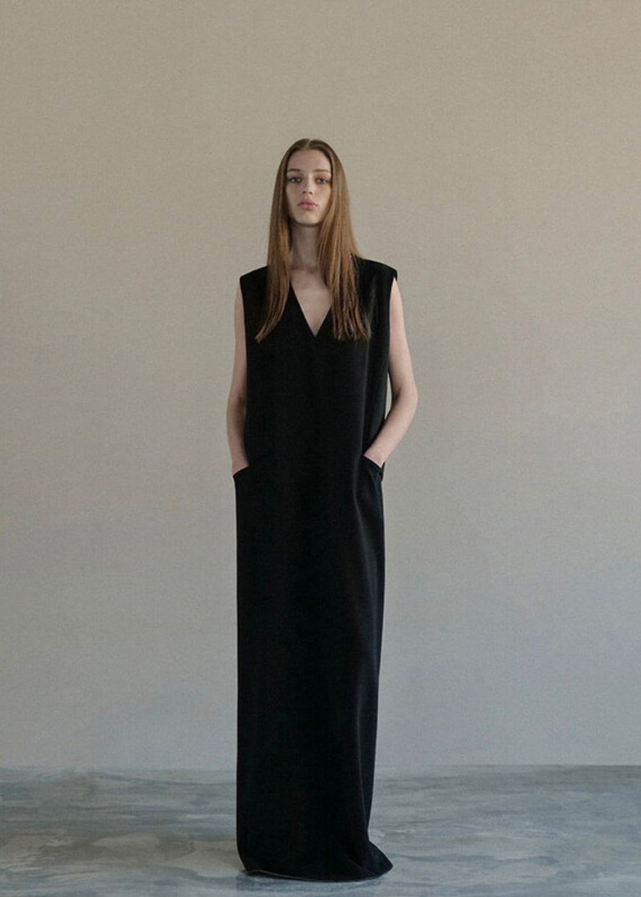 [LEHA] V-NECK MAXI DRESS - BLACK