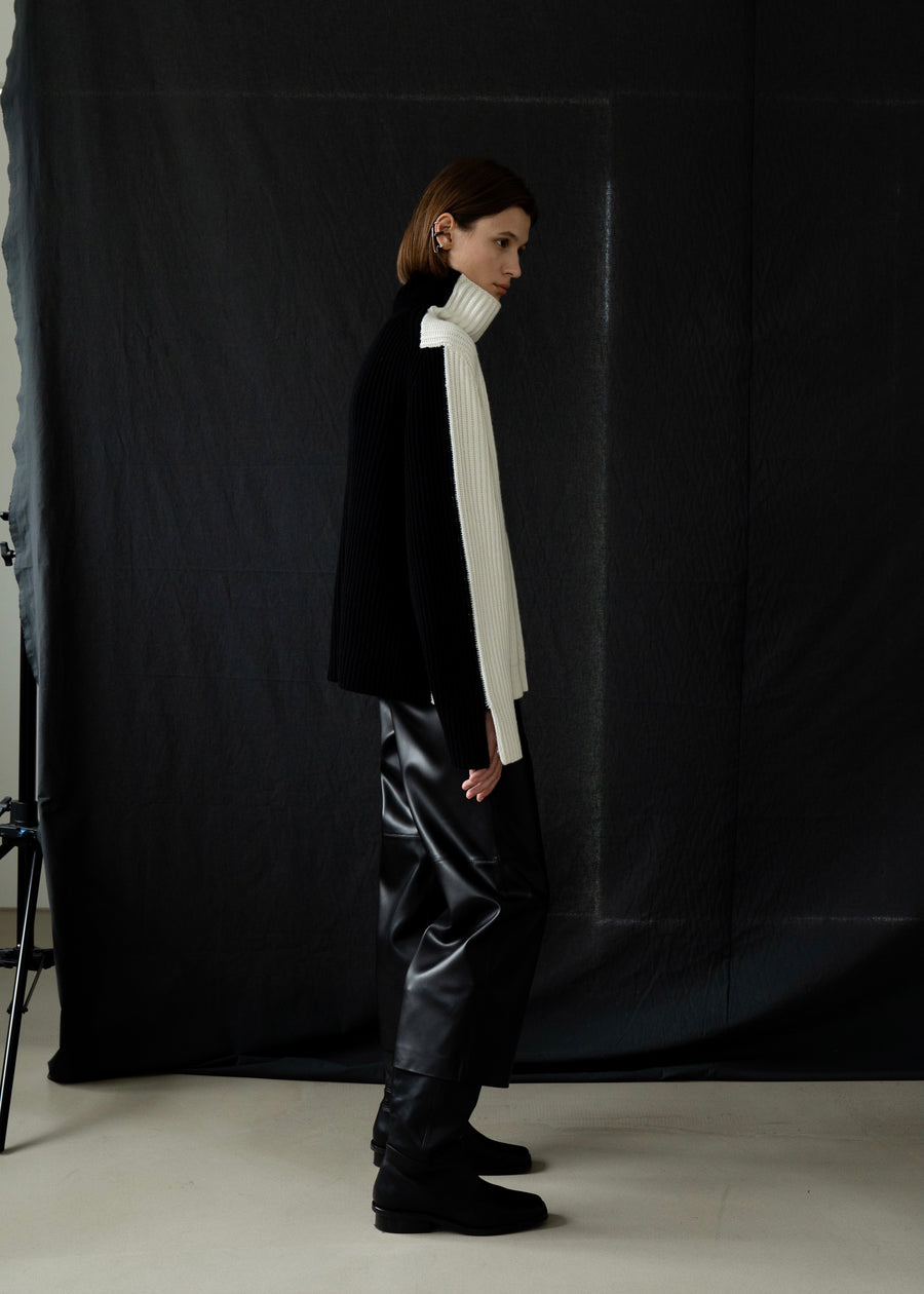 Color-block Turtle neck Sweater | LEHA