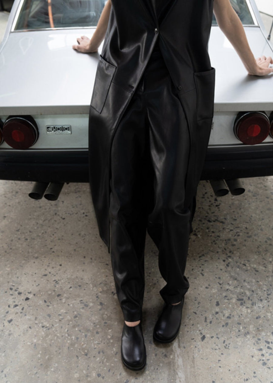 Curved eco leather pants (black)