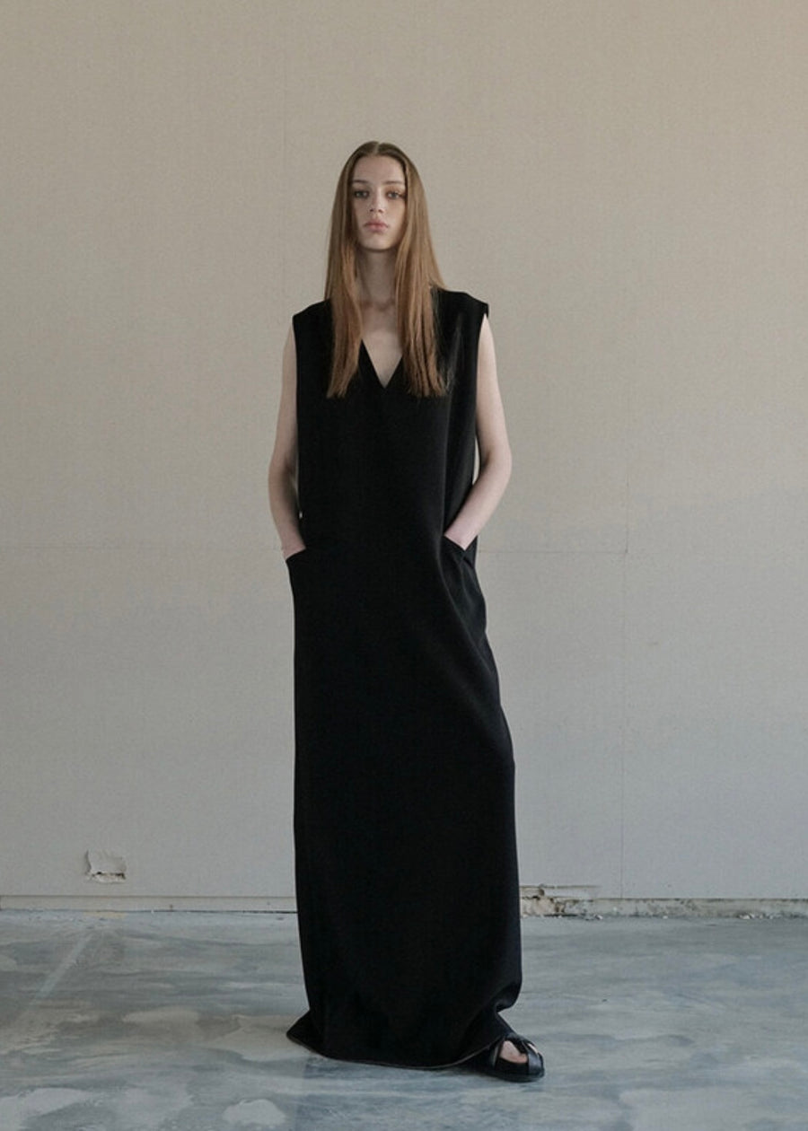[LEHA] V-NECK MAXI DRESS - BLACK