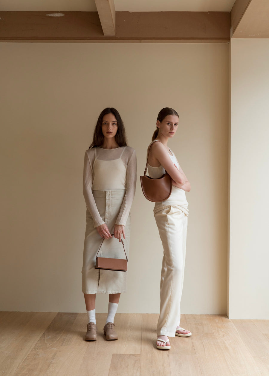 Flat hobo shoulder bag (Beige)