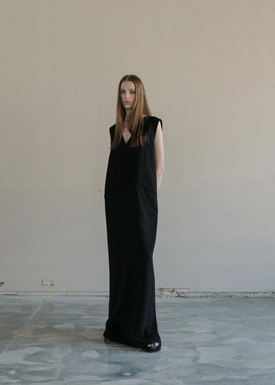 [LEHA] V-NECK MAXI DRESS - BLACK