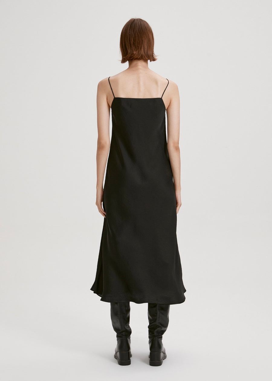 LAYERED PLEATED DRESS (BLACK) | RECTO.