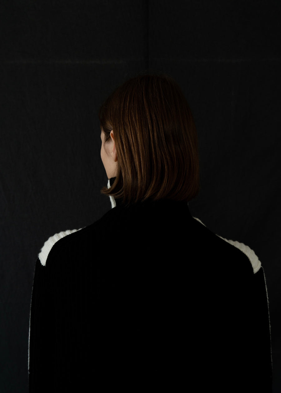 Color-block Turtle neck Sweater | LEHA