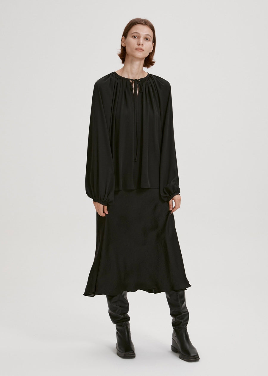 LAYERED PLEATED DRESS (BLACK) | RECTO.
