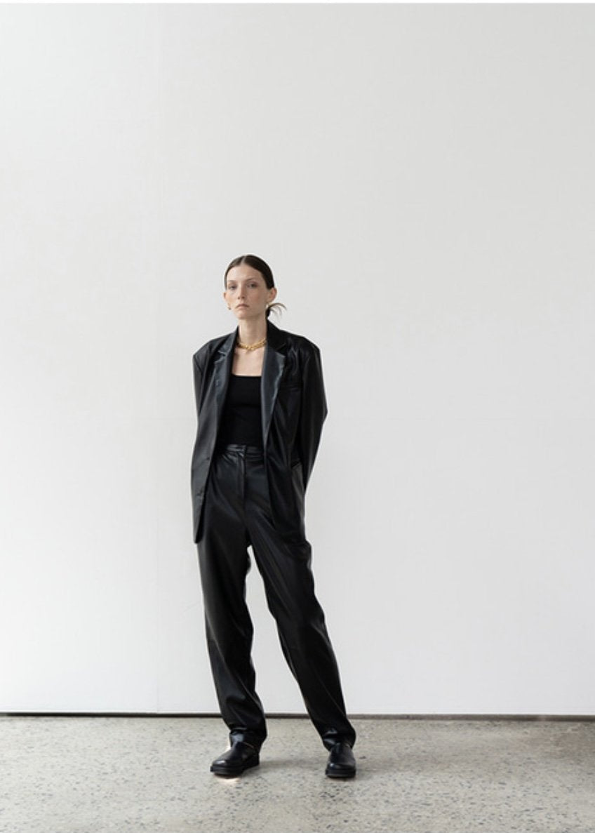 Curved eco leather pants (black)